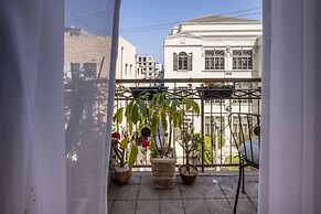 Bauhaus Artistic Haven by Sea N' Rent