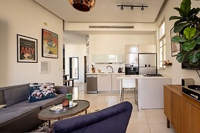 Bauhaus Artistic Haven by Sea N' Rent