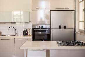 Bauhaus Artistic Haven by Sea N' Rent