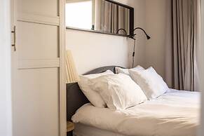 Bauhaus Artistic Haven by Sea N' Rent