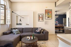 Bauhaus Artistic Haven by Sea N' Rent