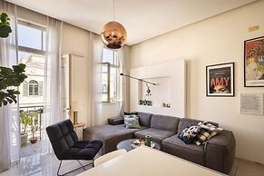 Bauhaus Artistic Haven by Sea N' Rent