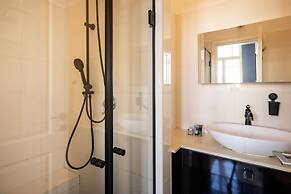 Bauhaus Artistic Haven by Sea N' Rent