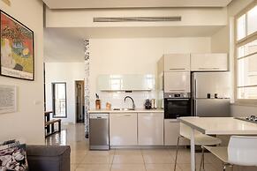 Bauhaus Artistic Haven by Sea N' Rent