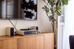 Bauhaus Artistic Haven by Sea N' Rent