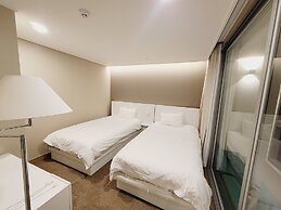 ELBON the Stay X BONA Travel