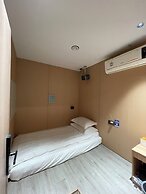 Captain No. 5 Youth Hotel