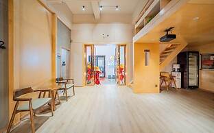 Captain No. 5 Youth Hotel