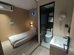 Captain No. 5 Youth Hotel