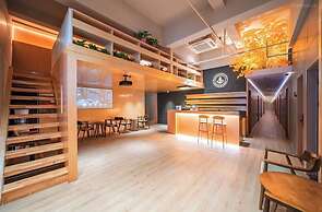 Captain No. 5 Youth Hotel