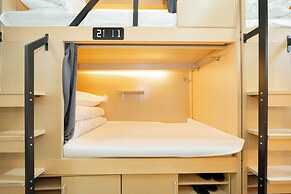 Captain No. 5 Youth Hotel