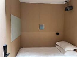 Captain No. 5 Youth Hotel