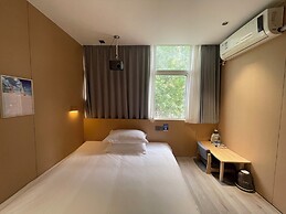 Captain No. 5 Youth Hotel