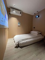 Captain No. 5 Youth Hotel