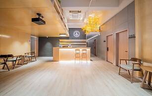 Captain No. 5 Youth Hotel