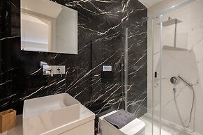 Kolonaki Chic Minimalist Studio-Athens