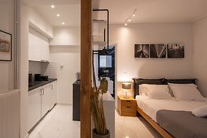 Kolonaki Chic Minimalist Studio-Athens