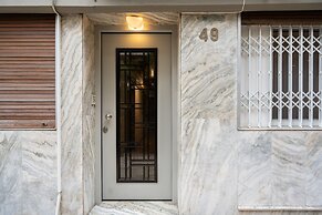 Kolonaki Chic Minimalist Studio-Athens