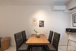 Kolonaki Chic Minimalist Studio-Athens