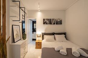 Kolonaki Chic Minimalist Studio-Athens