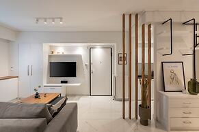 Kolonaki Chic Minimalist Studio-Athens