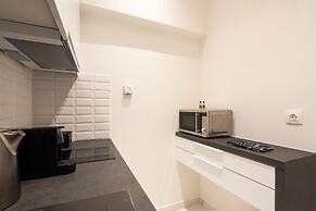 Kolonaki Chic Minimalist Studio-Athens