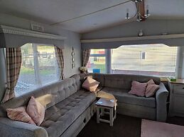 Lovely pet Friendly 4 Berth Caravan in Morecambe