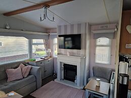 Lovely pet Friendly 4 Berth Caravan in Morecambe