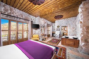 Cappadocia Çavuşin Stone House