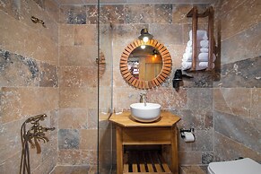 Cappadocia Çavuşin Stone House