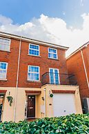 Remarkable 4-bed House in Cardiff