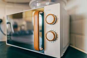 Remarkable 4-bed House in Cardiff