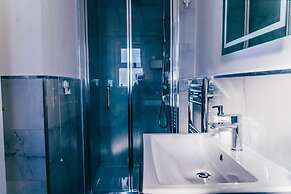 Remarkable 4-bed House in Cardiff