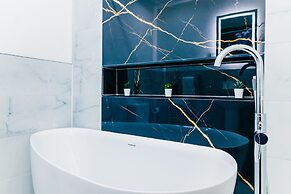 Remarkable 4-bed House in Cardiff