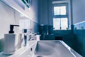 Remarkable 4-bed House in Cardiff