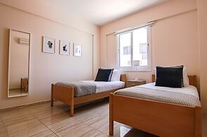 Phaedrus Living: Universal City Flat Alina