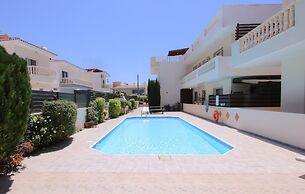 Phaedrus Living: Universal City Flat Alina