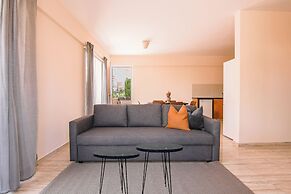 Phaedrus Living: Universal City Flat Alina