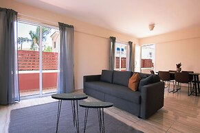 Phaedrus Living: Universal City Flat Alina