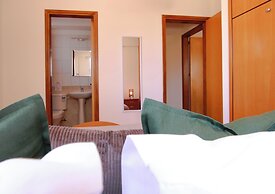 Phaedrus Living: Universal City Flat Alina