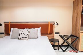 Stuart Rooms by Zzzing