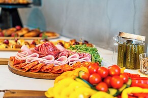 Stuart Rooms by Zzzing