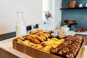 Stuart Rooms by Zzzing