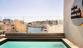 Stuart Rooms by Zzzing