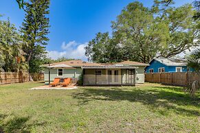 Idyllic Sarasota Home w/ Yard: 2 Mi to Beach!