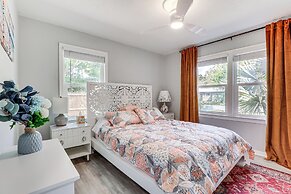 Idyllic Sarasota Home w/ Yard: 2 Mi to Beach!