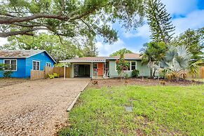 Idyllic Sarasota Home w/ Yard: 2 Mi to Beach!