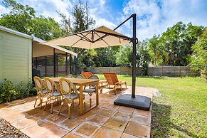 Idyllic Sarasota Home w/ Yard: 2 Mi to Beach!