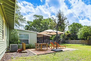 Idyllic Sarasota Home w/ Yard: 2 Mi to Beach!