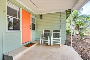 Idyllic Sarasota Home w/ Yard: 2 Mi to Beach!